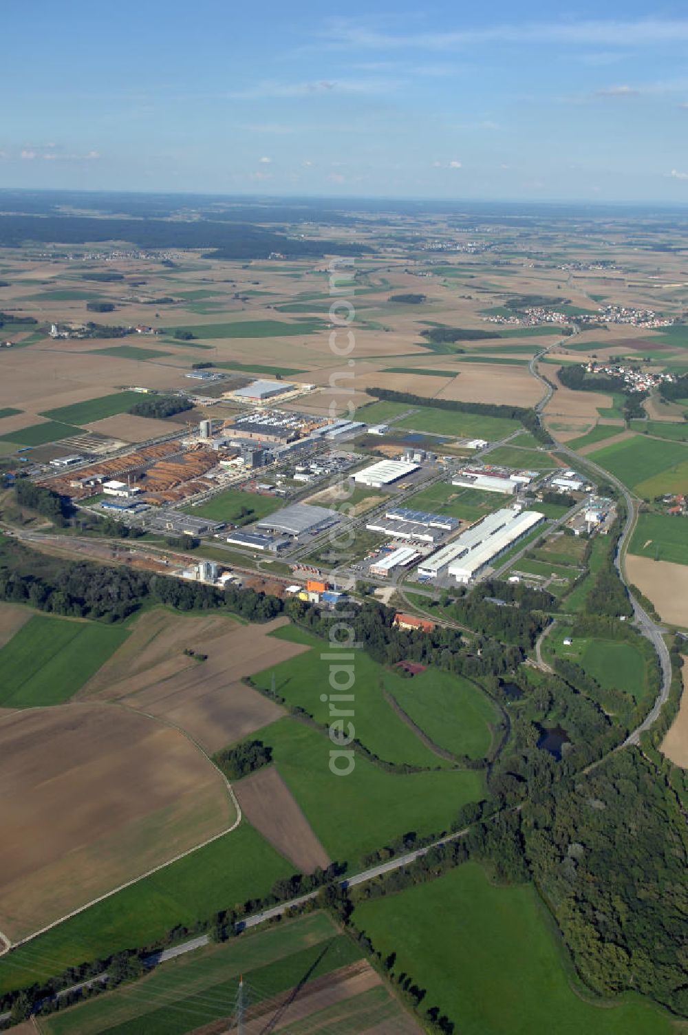 Aerial photograph INGOLSTADT - Im bayerischen Städtekreuz München, Regensburg, Nürnberg und Augsburg liegt der InterPark. Das Gewerbegebiet bietet eine Gesamtfläche von rund zwei Millionen Quadratmeter. Ein Projekt der HVB-Immobilien AG.