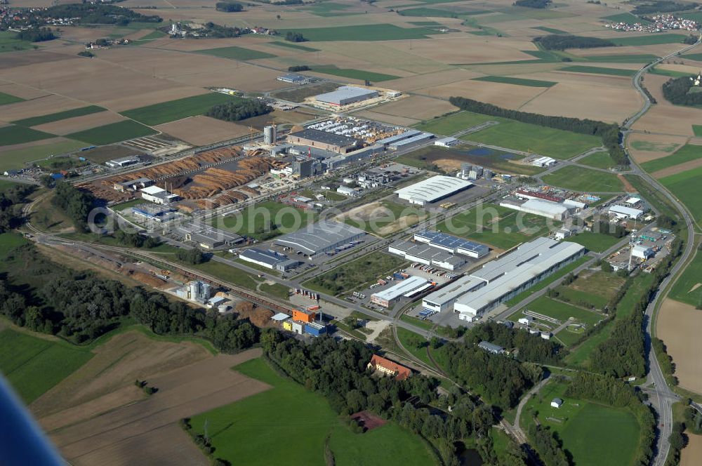 INGOLSTADT from the bird's eye view: Im bayerischen Städtekreuz München, Regensburg, Nürnberg und Augsburg liegt der InterPark. Das Gewerbegebiet bietet eine Gesamtfläche von rund zwei Millionen Quadratmeter. Ein Projekt der HVB-Immobilien AG.