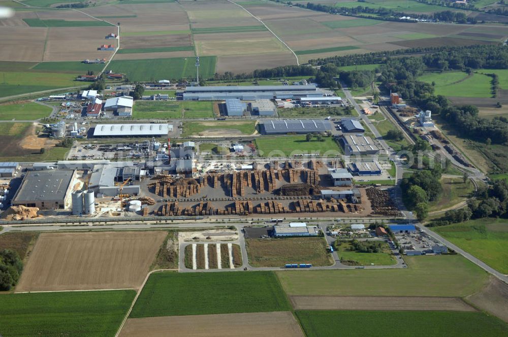 INGOLSTADT from the bird's eye view: Im bayerischen Städtekreuz München, Regensburg, Nürnberg und Augsburg liegt der InterPark. Das Gewerbegebiet bietet eine Gesamtfläche von rund zwei Millionen Quadratmeter. Ein Projekt der HVB-Immobilien AG.