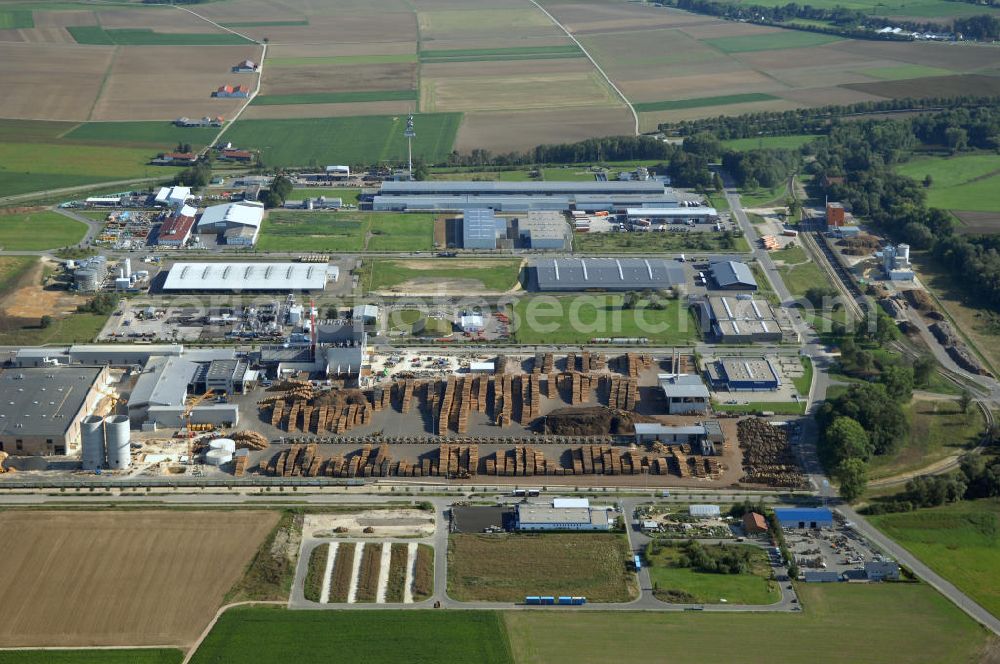 Aerial image INGOLSTADT - Im bayerischen Städtekreuz München, Regensburg, Nürnberg und Augsburg liegt der InterPark. Das Gewerbegebiet bietet eine Gesamtfläche von rund zwei Millionen Quadratmeter. Ein Projekt der HVB-Immobilien AG.