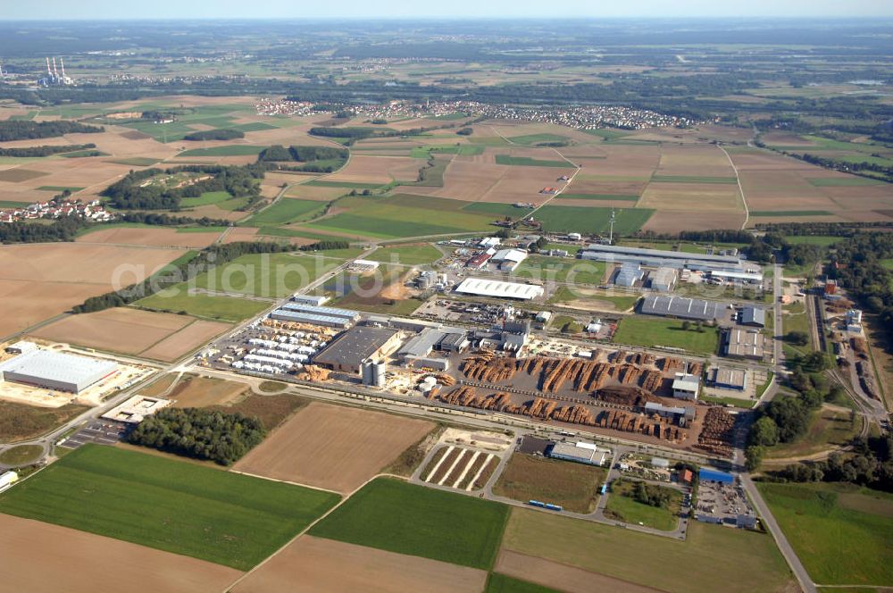 INGOLSTADT from above - Im bayerischen Städtekreuz München, Regensburg, Nürnberg und Augsburg liegt der InterPark. Das Gewerbegebiet bietet eine Gesamtfläche von rund zwei Millionen Quadratmeter. Ein Projekt der HVB-Immobilien AG.