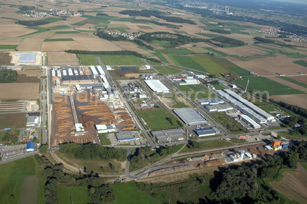 INGOLSTADT from the bird's eye view: Im bayerischen Städtekreuz München, Regensburg, Nürnberg und Augsburg liegt der InterPark. Das Gewerbegebiet bietet eine Gesamtfläche von rund zwei Millionen Quadratmeter. Ein Projekt der HVB-Immobilien AG.