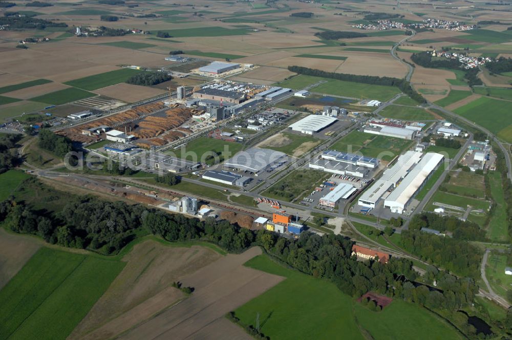 INGOLSTADT from above - Im bayerischen Städtekreuz München, Regensburg, Nürnberg und Augsburg liegt der InterPark. Das Gewerbegebiet bietet eine Gesamtfläche von rund zwei Millionen Quadratmeter. Ein Projekt der HVB-Immobilien AG.