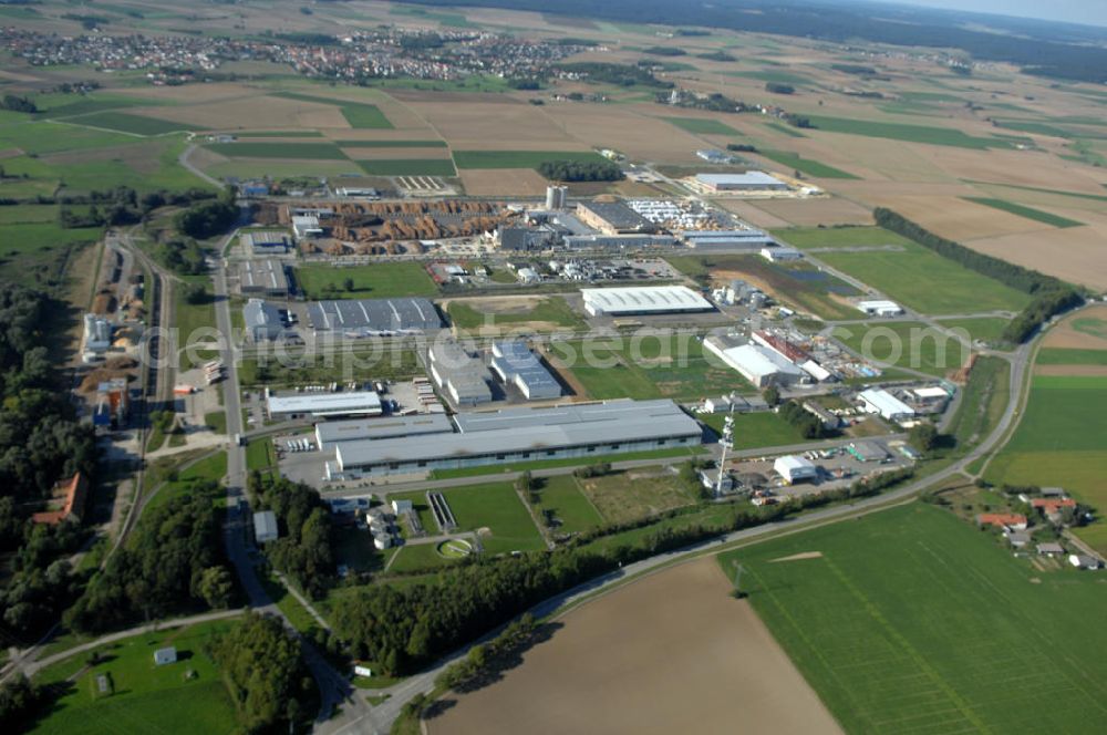 INGOLSTADT from above - Im bayerischen Städtekreuz München, Regensburg, Nürnberg und Augsburg liegt der InterPark. Das Gewerbegebiet bietet eine Gesamtfläche von rund zwei Millionen Quadratmeter. Ein Projekt der HVB-Immobilien AG.