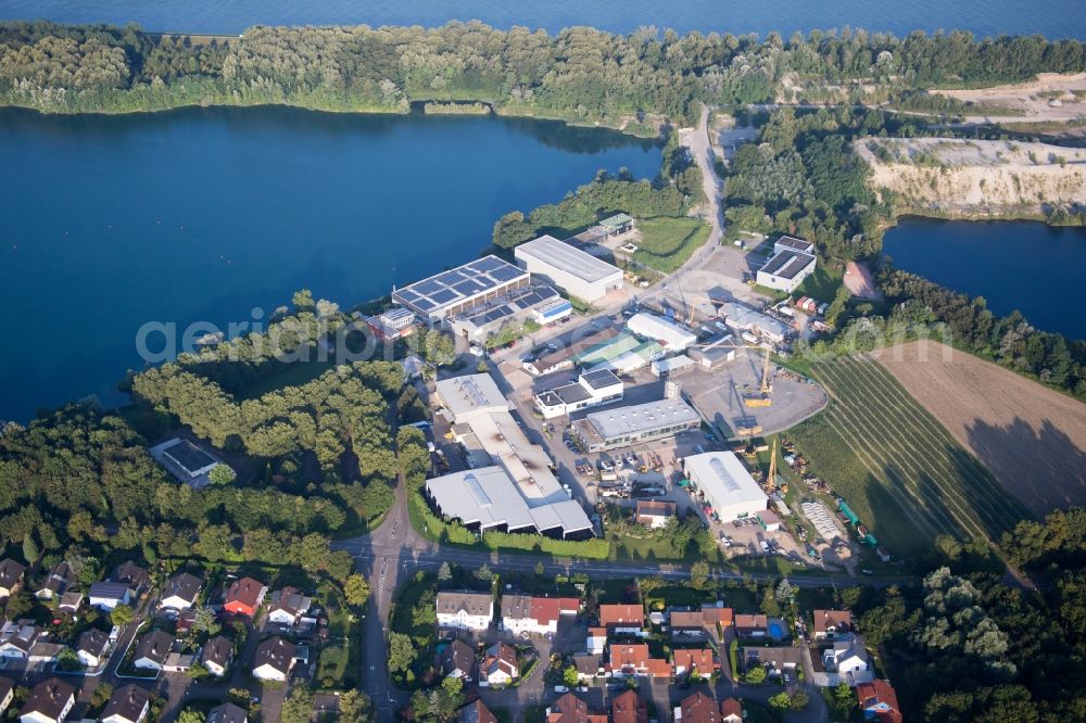 Lichtenau from the bird's eye view: Industrial estate and company settlement on gravel mining lake Lichtenau-Grauelsbaum in the district Grauelsbaum in Lichtenau in the state Baden-Wuerttemberg, Germany