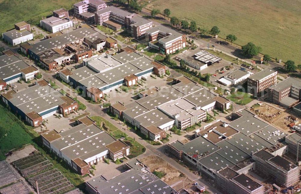 Aerial image Berlin - Hellersdorf - Gewerbegebiet Mahlsdorf / Hellersdorf an der B1.