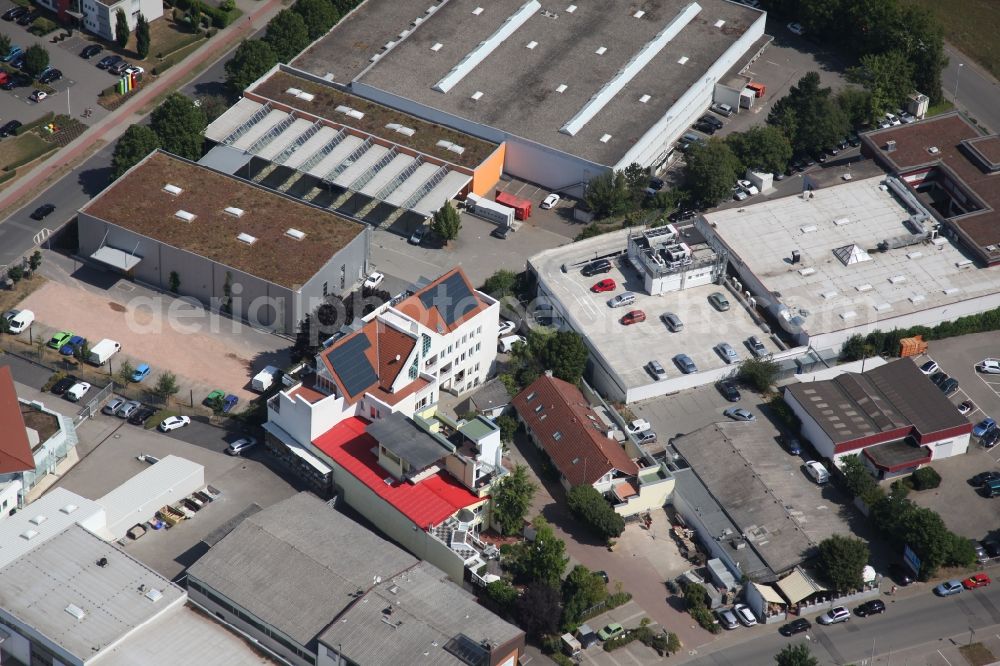 Mainz from the bird's eye view: Industrial estate and company settlement in Mainz- Hechtsheim in the state Rhineland-Palatinate