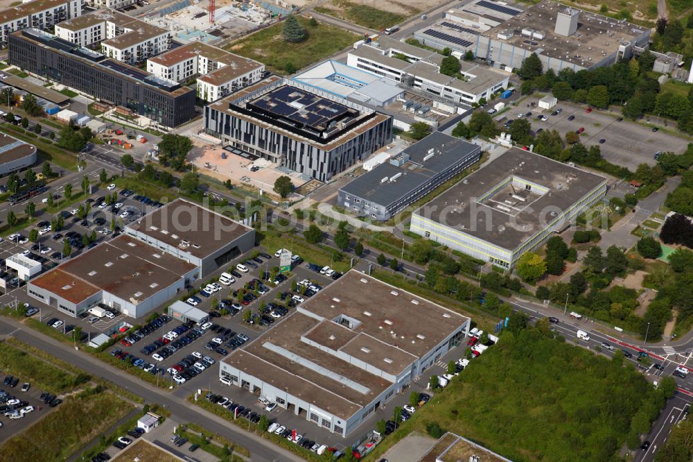 Aerial image Mainz - Industrial estate and company settlement on street Heiligkreuzweg - Emy-Roeder-Strasse in the district Weisenau in Mainz in the state Rhineland-Palatinate, Germany