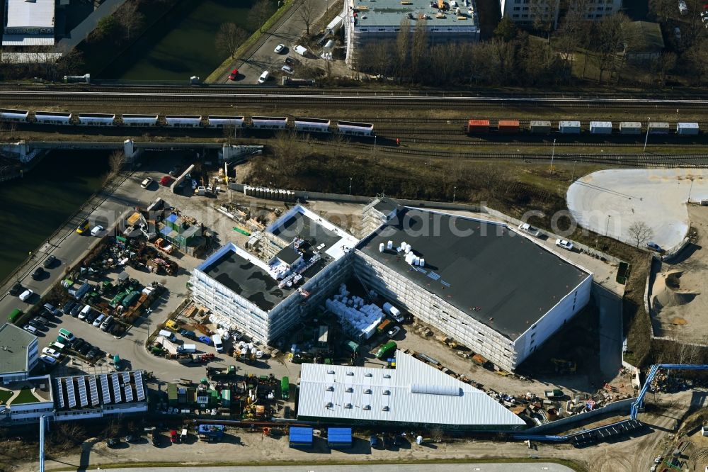 Berlin from the bird's eye view: Industrial estate and company settlement on Mergenthalerring in the district Neukoelln in Berlin, Germany