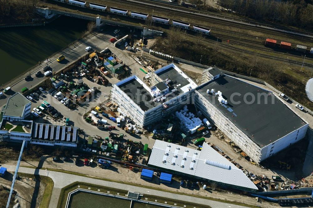 Aerial image Berlin - Industrial estate and company settlement on Mergenthalerring in the district Neukoelln in Berlin, Germany