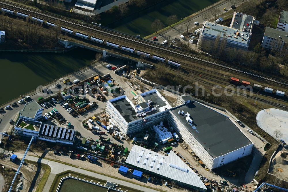 Aerial photograph Berlin - Industrial estate and company settlement on Mergenthalerring in the district Neukoelln in Berlin, Germany