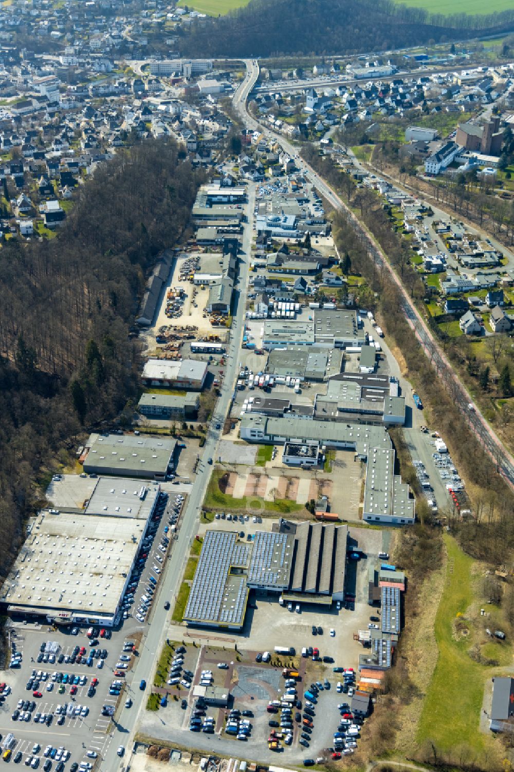 Aerial photograph Meschede - Industrial estate and company settlement on street Jahnstrasse in Meschede at Sauerland in the state North Rhine-Westphalia, Germany