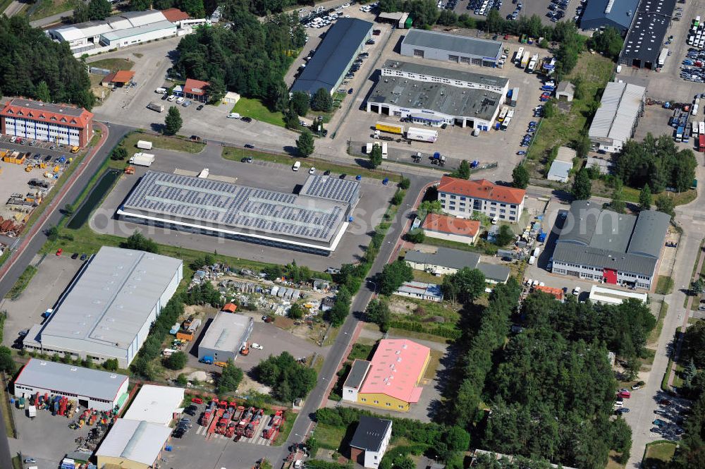 Neuseddin from the bird's eye view: Gewerbeimmobilie an der Pappelallee 34 im Gewerbegebiet Neuseddin in Brandenburg. Ein Projekt der Unternehmensgruppe Markus Gerold. Commercial property at the street Pappelallee in the business park Neuseddin.