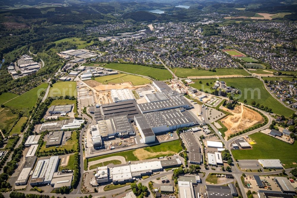 Aerial photograph Attendorn - Commercial area and company settlement in the district Ennest in Attendorn in the state North Rhine-Westphalia, Germany