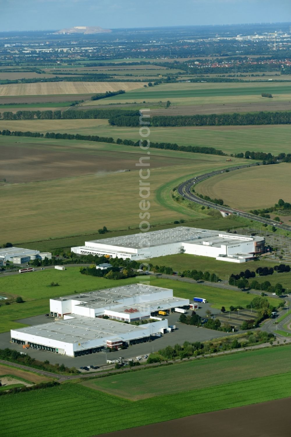 Aerial photograph Sülzetal - Industrial estate and company settlement on B81 in the district Langenweddingen in Suelzetal in the state Saxony-Anhalt, Germany