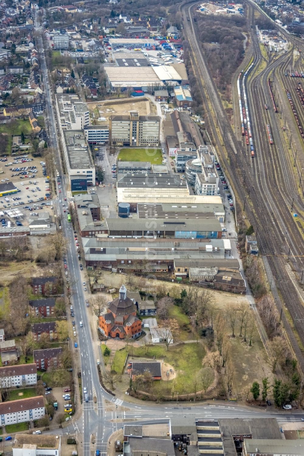 Oberhausen from above - Industrial estate and company settlement of Quartier231 with logistics buildings and office buildings and the development area of the industrial wasteland along the Duisburger Strasse in Oberhausen at Ruhrgebiet in the state North Rhine-Westphalia, Germany