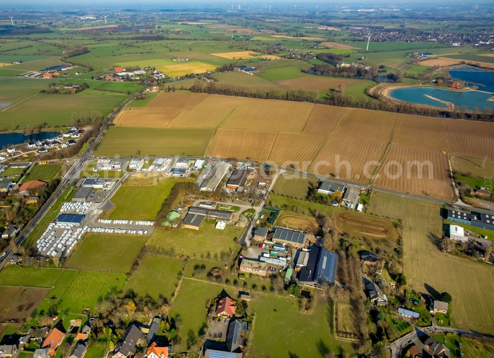 Aerial image Rees - Industrial estate and company settlement on Rauhe Strasse on the Eastern edge of Rees in the state of North Rhine-Westphalia