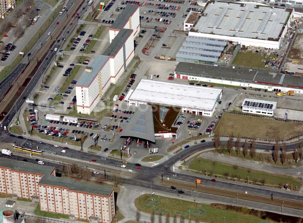 Berlin / Marzahn from the bird's eye view: Gewerbegebiet an der Rhinstrasse mit einem TOYOTA-Autohaus in Berlin-Marzahn.