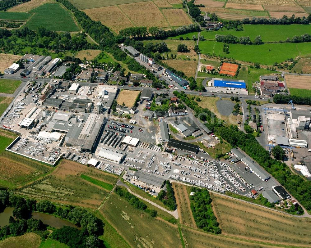 Aerial image Heuchelheim - Industrial estate and company settlement on Rodheimer Strasse in Heuchelheim in the state Hesse, Germany