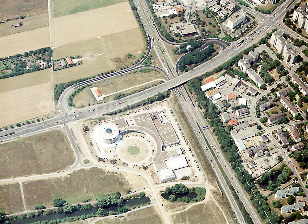 Aerial image Rüsselsheim / Hessen - Gewerbegebiet Rüsselsheim-Süd an der westlichen Einflugschneise des Frankfurter Flughafens in Hessen - ein Projekt der HVB - Immobilien AG München.