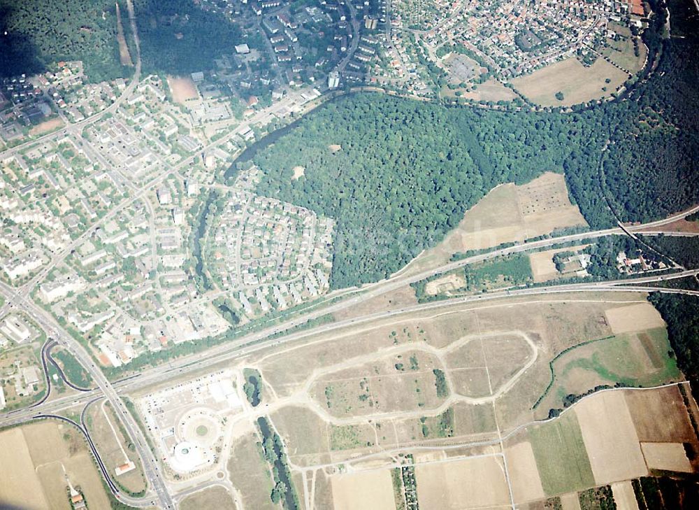 Aerial image Rüsselsheim / Hessen - Gewerbegebiet Rüsselsheim-Süd an der westlichen Einflugschneise des Frankfurter Flughafens in Hessen - ein Projekt der HVB - Immobilien AG München.