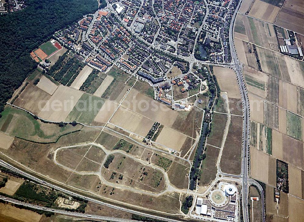 Aerial image Rüsselsheim / Hessen - Gewerbegebiet Rüsselsheim-Süd an der westlichen Einflugschneise des Frankfurter Flughafens in Hessen - ein Projekt der HVB - Immobilien AG München.