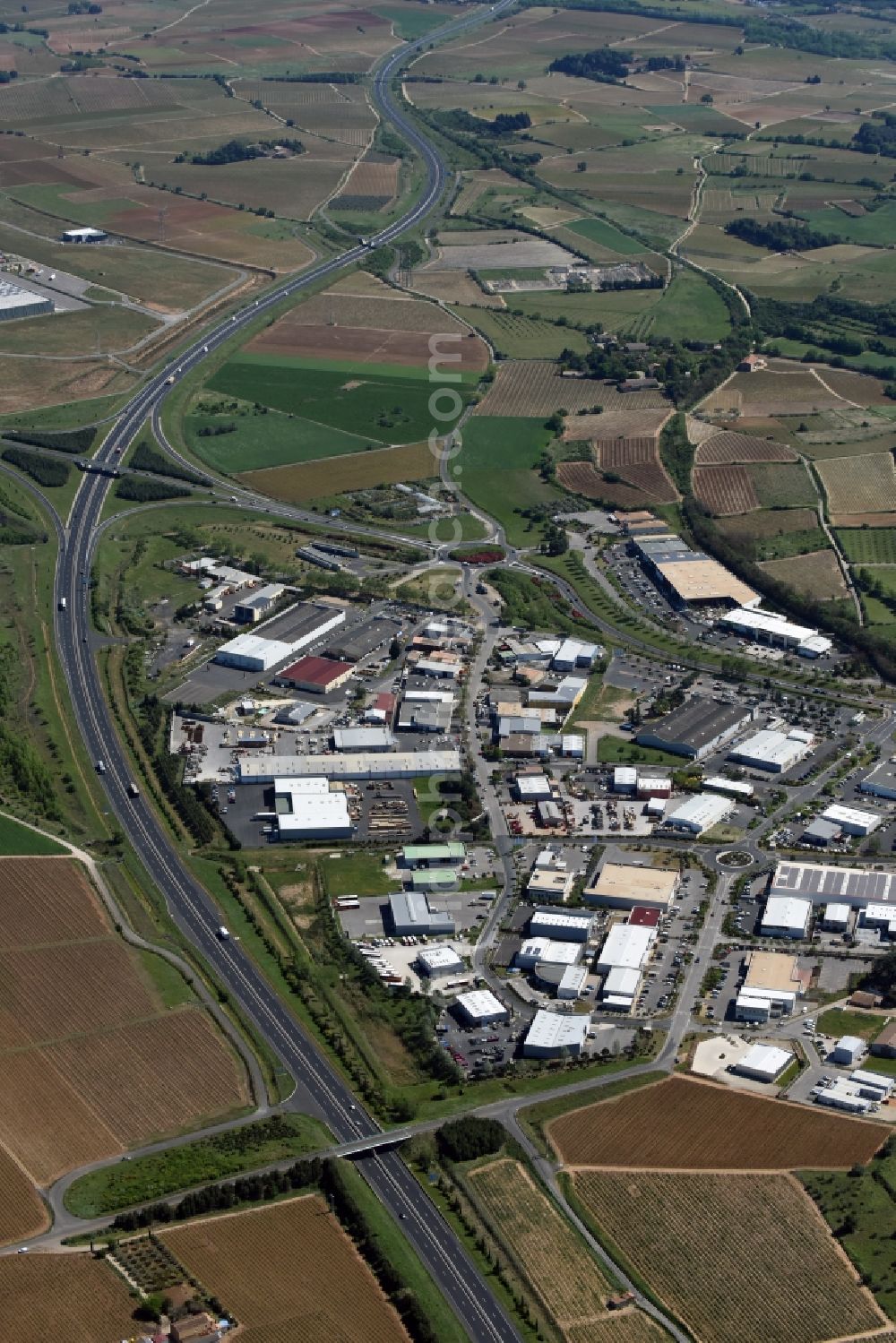 Aerial photograph Clermont-l'Hérault - Industrial estate and company settlement on Rue du Servent in Clermont-l'Hérault in Languedoc-Roussillon Midi-Pyrenees, France