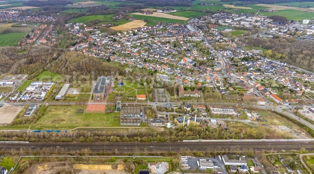 Aerial photograph Hamm - Industrial estate and company settlement on Sachsenweg in the district Heessen in Hamm at Ruhrgebiet in the state North Rhine-Westphalia, Germany