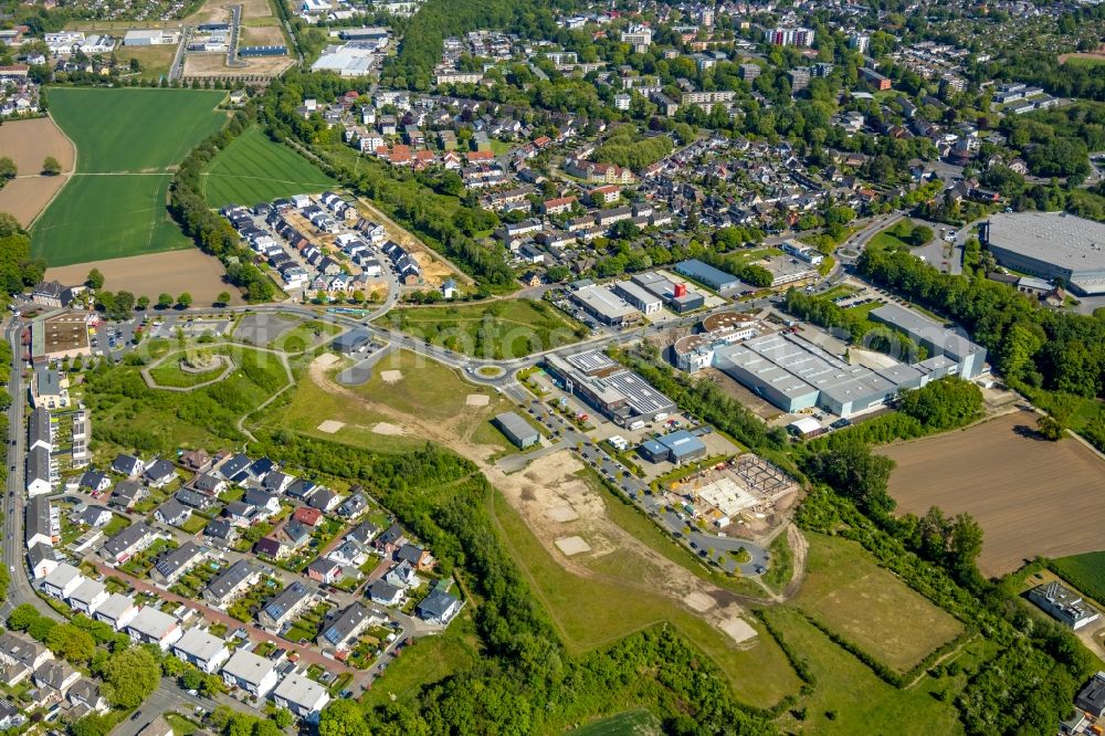 Bochum from the bird's eye view: Industrial estate and company settlement An of Salzstrasse - Am Hellweg overlooking the building of the AUKTORA GmbH and the EnergieEffizienzA?Zentrum in Bochum in the state North Rhine-Westphalia, Germany