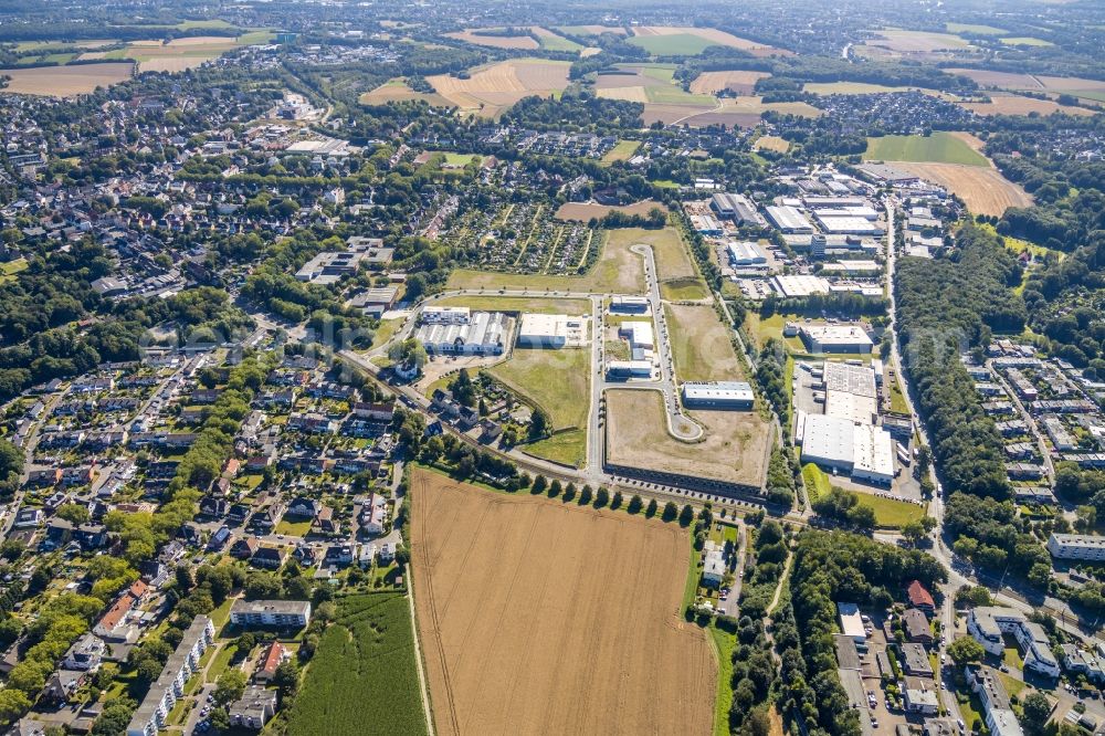 Bochum from the bird's eye view: Industrial estate and company settlement An of Salzstrasse - Am Hellweg overlooking the building of the AUKTORA GmbH and the EnergieEffizienzA?Zentrum in Bochum in the state North Rhine-Westphalia, Germany