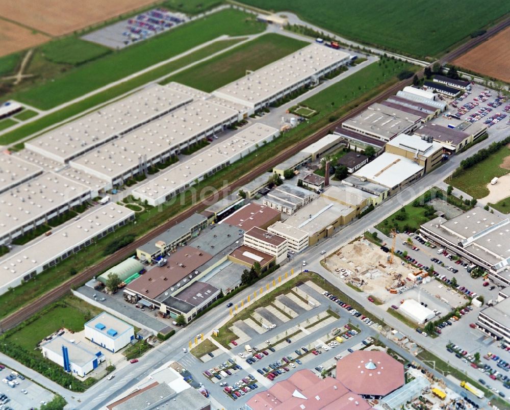 Aerial photograph Poing - Industrial estate and company settlement with dem Stahlgruber Headoffice in Poing in the state Bavaria, Germany