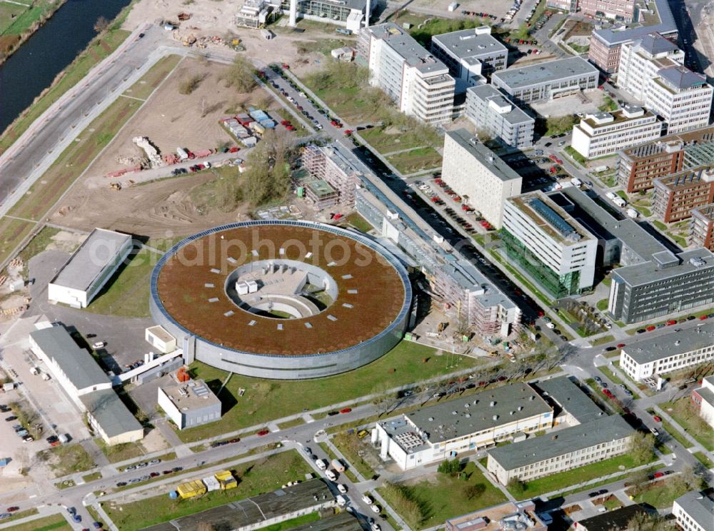 Berlin from the bird's eye view: Industrial estate and company settlement Technologiepark Adlershof in the district Adlershof - Johannisthal in Berlin, Germany