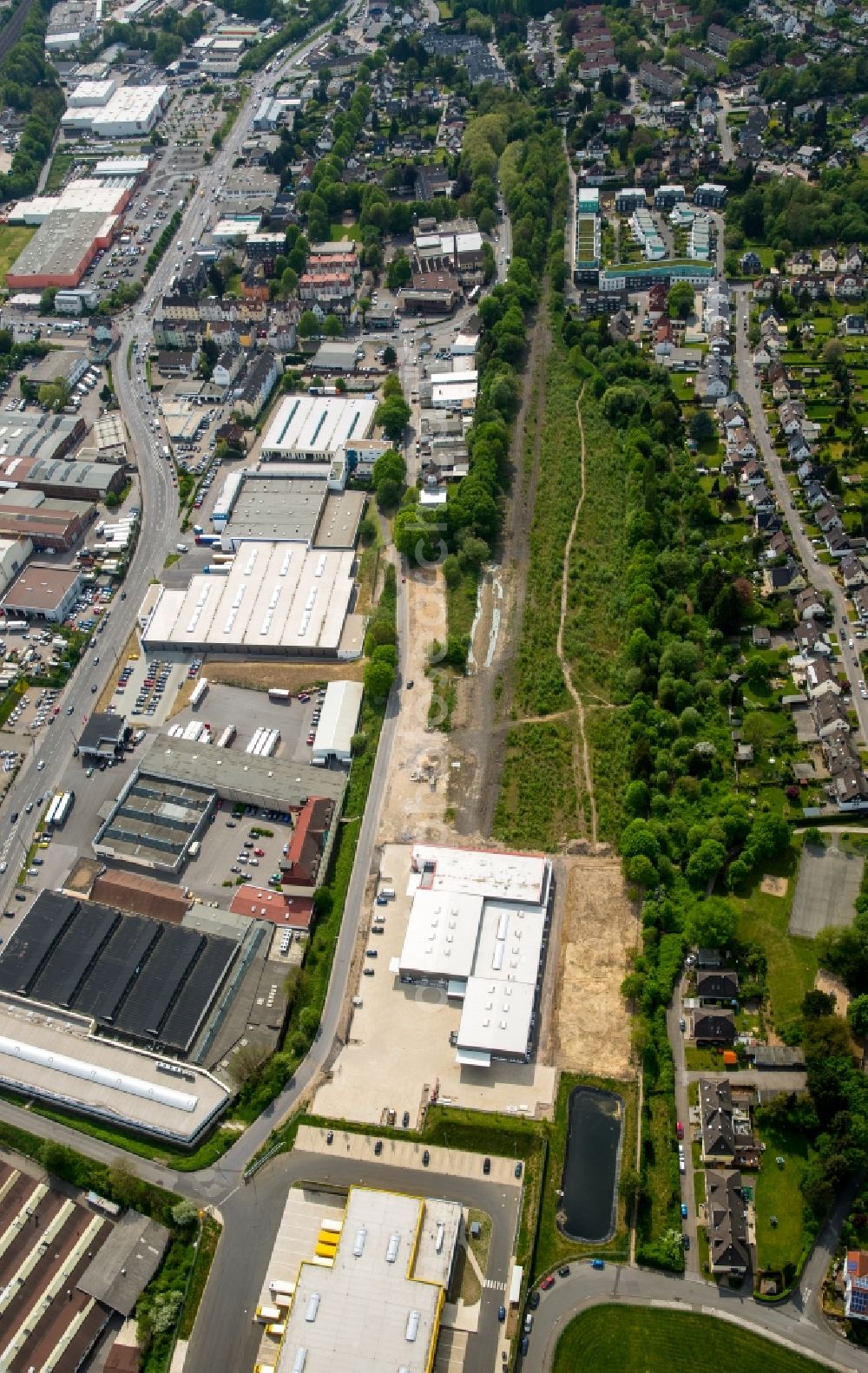 Aerial image Schwelm - Commercial area along Rheinische Strasse in the North of Schwelm in the state North of Rhine-Westphalia