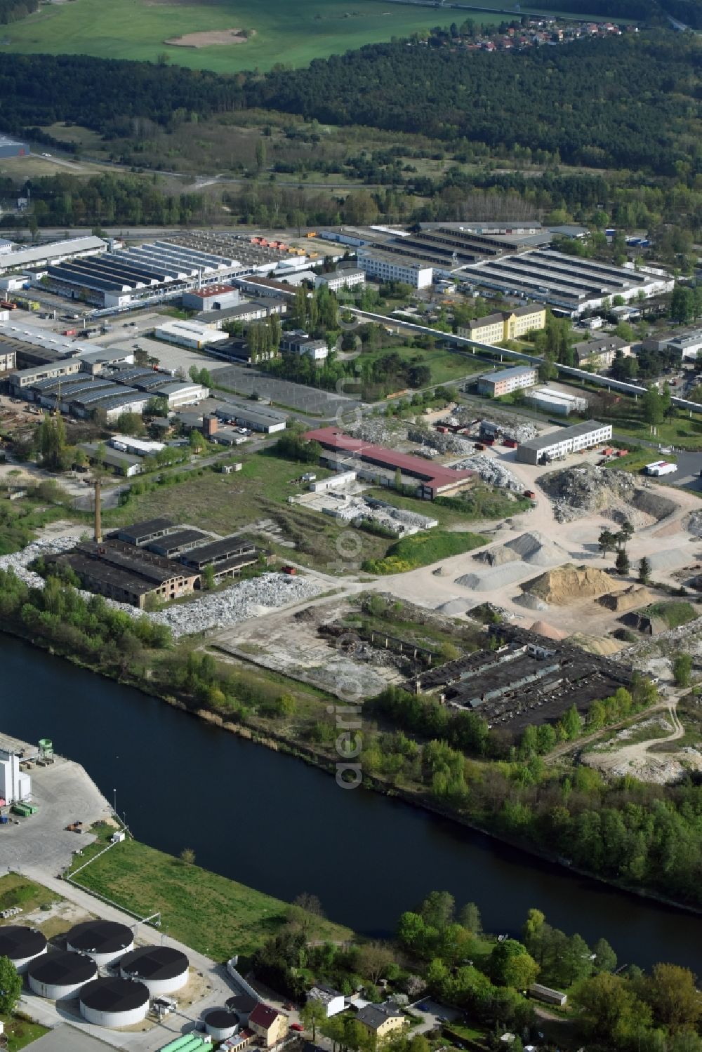 Fürstenwalde/Spree from the bird's eye view: Industrial estate and company settlement on Traenkeweg in Fuerstenwalde/Spree in the state Brandenburg