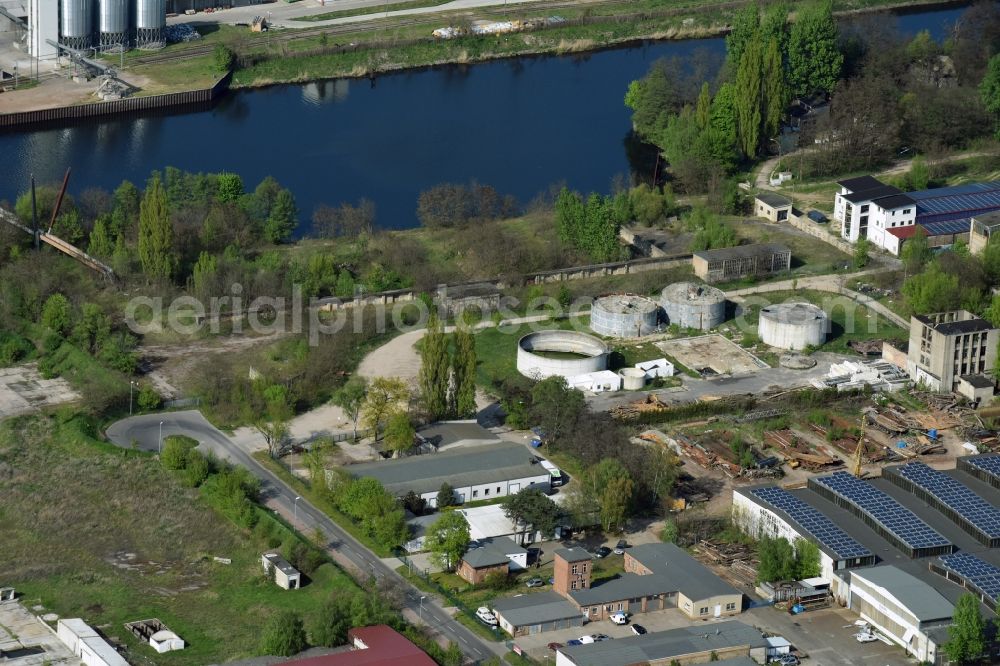 Fürstenwalde/Spree from the bird's eye view: Industrial estate and company settlement on Traenkeweg in Fuerstenwalde/Spree in the state Brandenburg