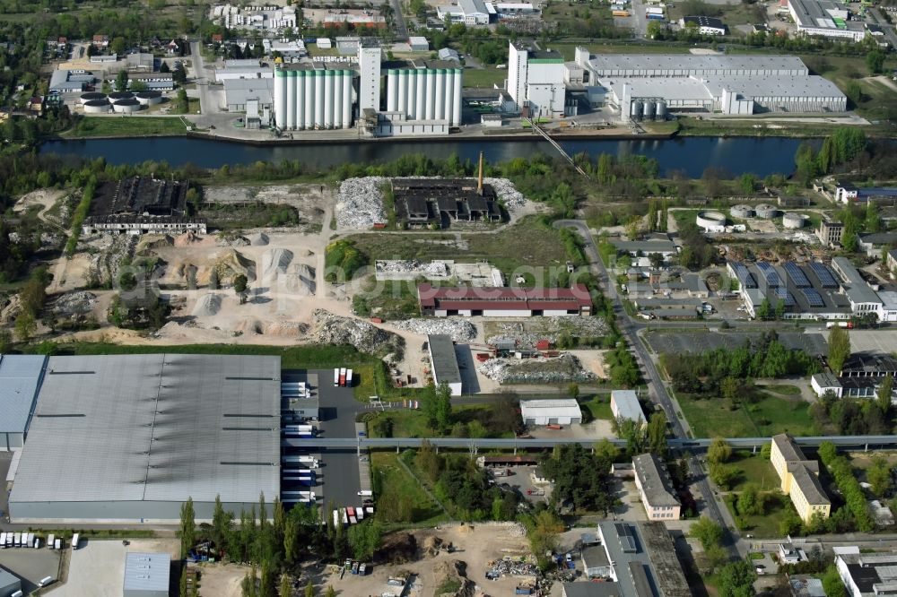 Fürstenwalde/Spree from the bird's eye view: Industrial estate and company settlement on Traenkeweg in Fuerstenwalde/Spree in the state Brandenburg