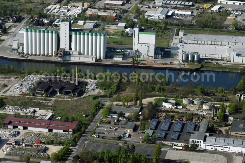 Fürstenwalde/Spree from the bird's eye view: Industrial estate and company settlement on Traenkeweg in Fuerstenwalde/Spree in the state Brandenburg