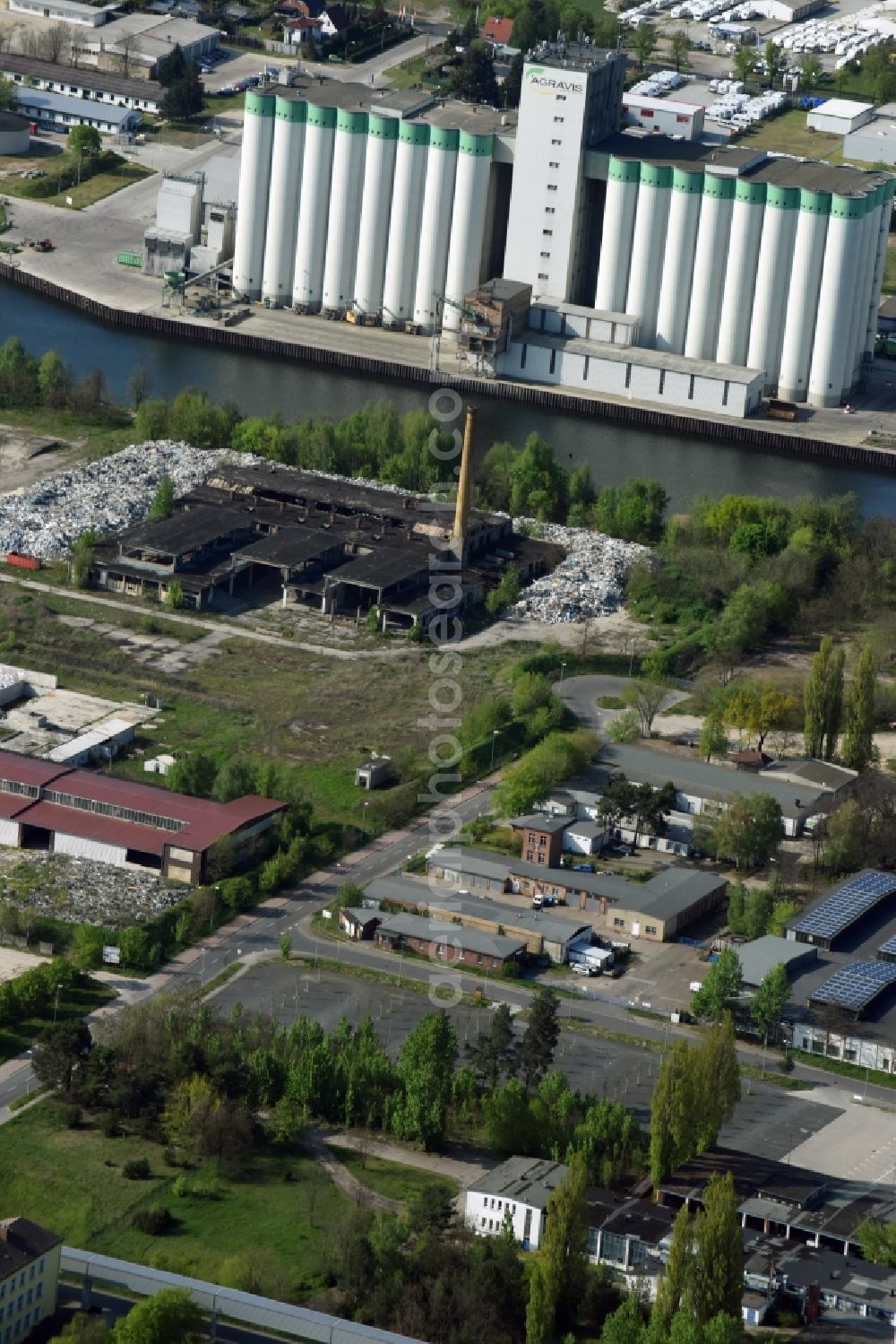 Fürstenwalde/Spree from the bird's eye view: Industrial estate and company settlement on Traenkeweg in Fuerstenwalde/Spree in the state Brandenburg