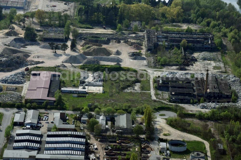 Fürstenwalde/Spree from the bird's eye view: Industrial estate and company settlement on Traenkeweg in Fuerstenwalde/Spree in the state Brandenburg