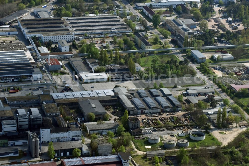 Fürstenwalde/Spree from the bird's eye view: Industrial estate and company settlement on Traenkeweg in Fuerstenwalde/Spree in the state Brandenburg