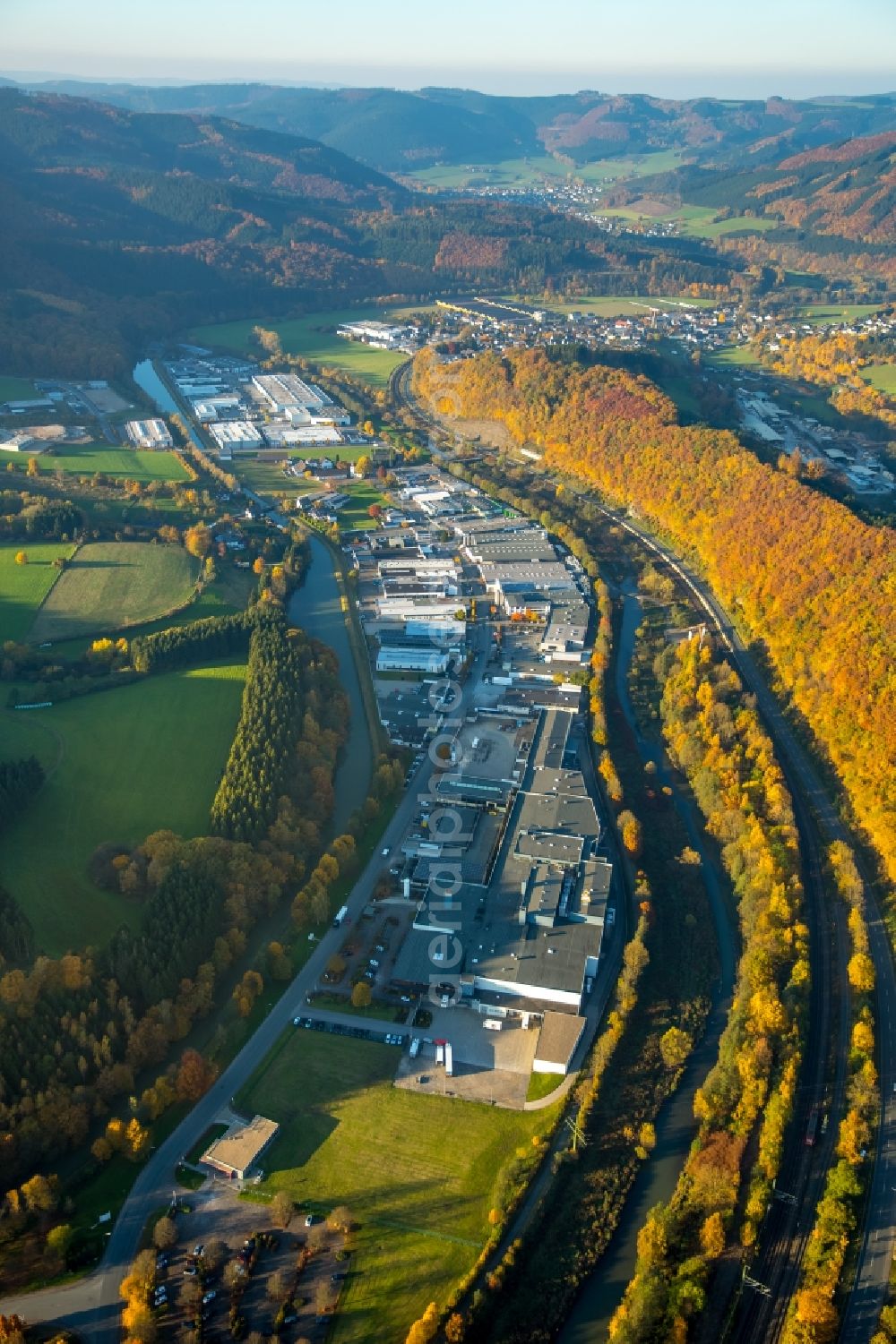 Aerial image Finnentrop - Industrial estate and company settlement am Ufer der Lenne in Finnentrop in the state North Rhine-Westphalia