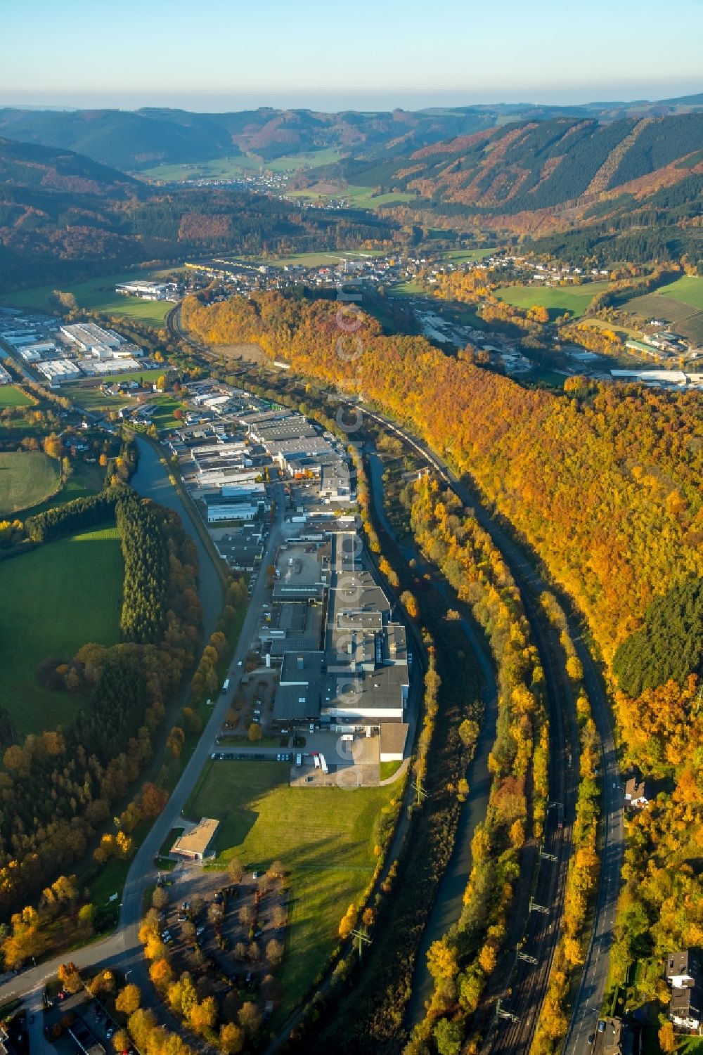 Finnentrop from above - Industrial estate and company settlement am Ufer der Lenne in Finnentrop in the state North Rhine-Westphalia