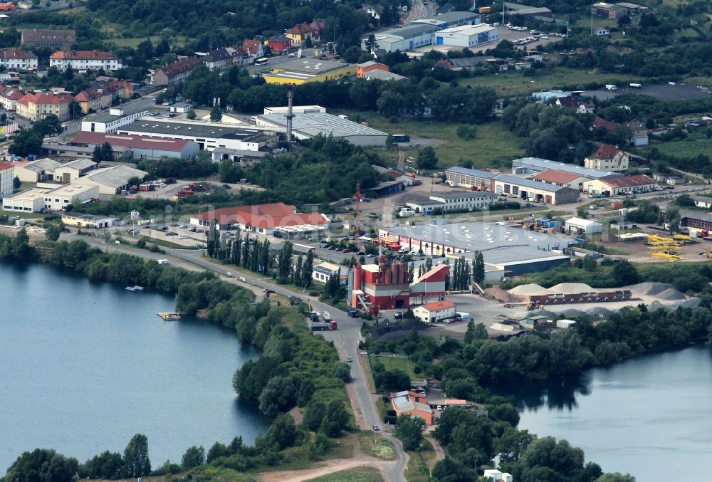 Nordhausen from above - On the northern shore of Lake Sundhaeuser in Nordhausen in Thuringia, the industrial park is Uthleber way. Here, various companies have their places of business such as the Poco store