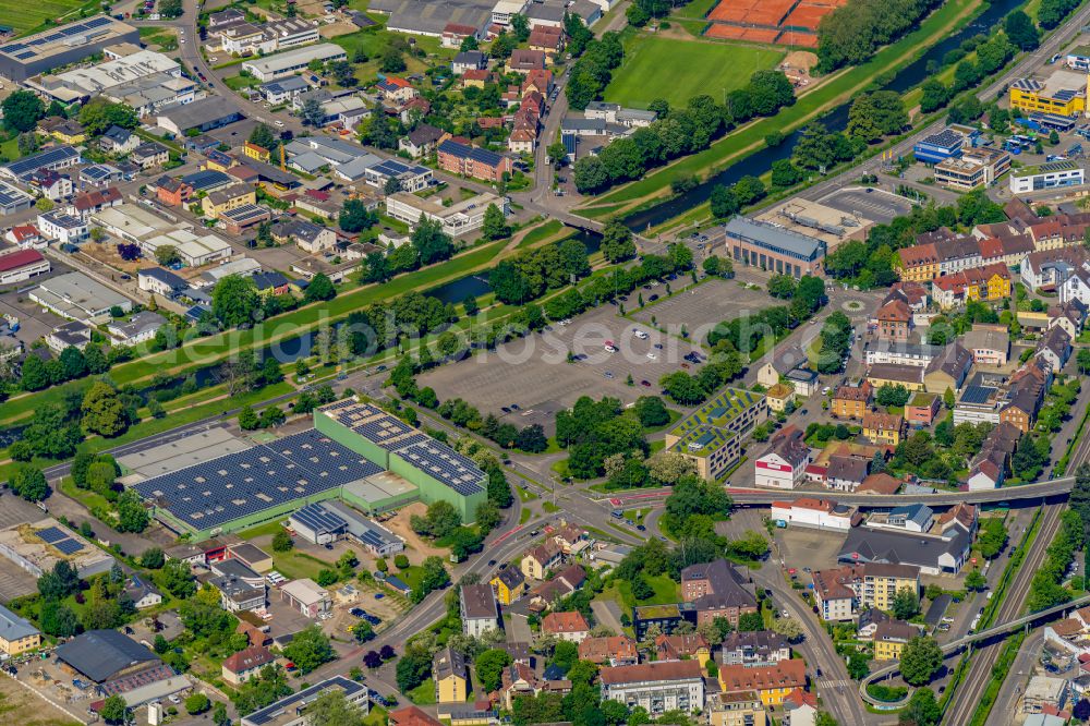 Emmendingen from the bird's eye view: Industrial estate and company settlement West ueber dem Elzdamm in Emmendingen in the state Baden-Wuerttemberg, Germany