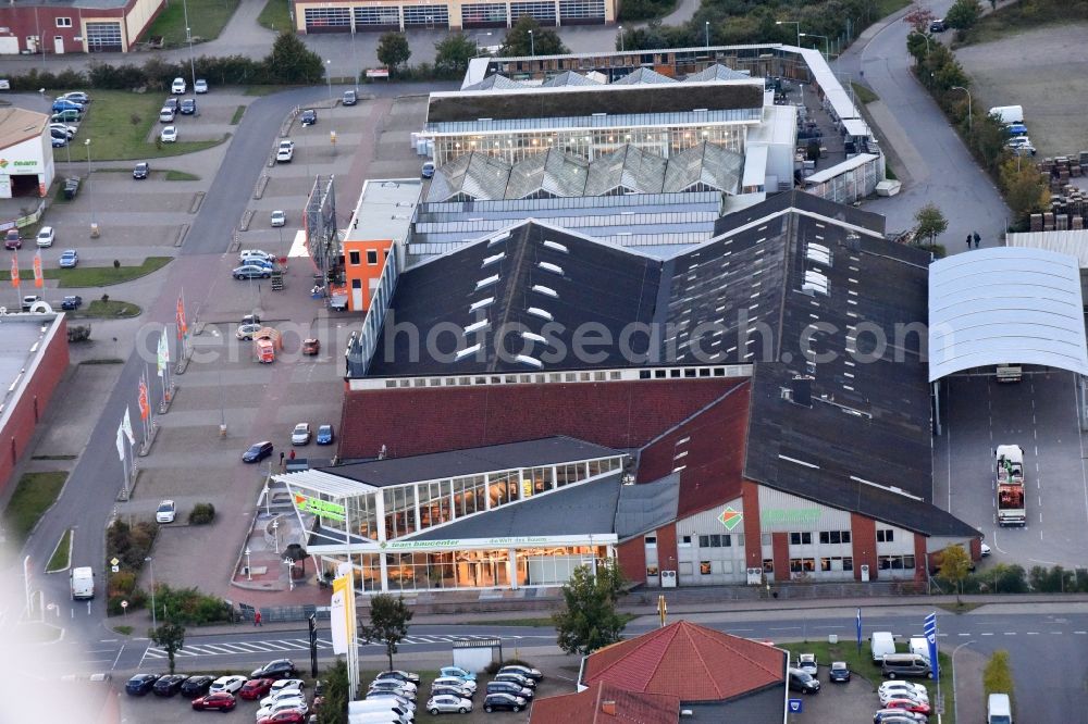 Aerial photograph Waren (Müritz) - Industrial estate and company settlement on F.-Wilhelm-Raiffeisen-Strasse in Waren (Mueritz) in the state Mecklenburg - Western Pomerania, Germany