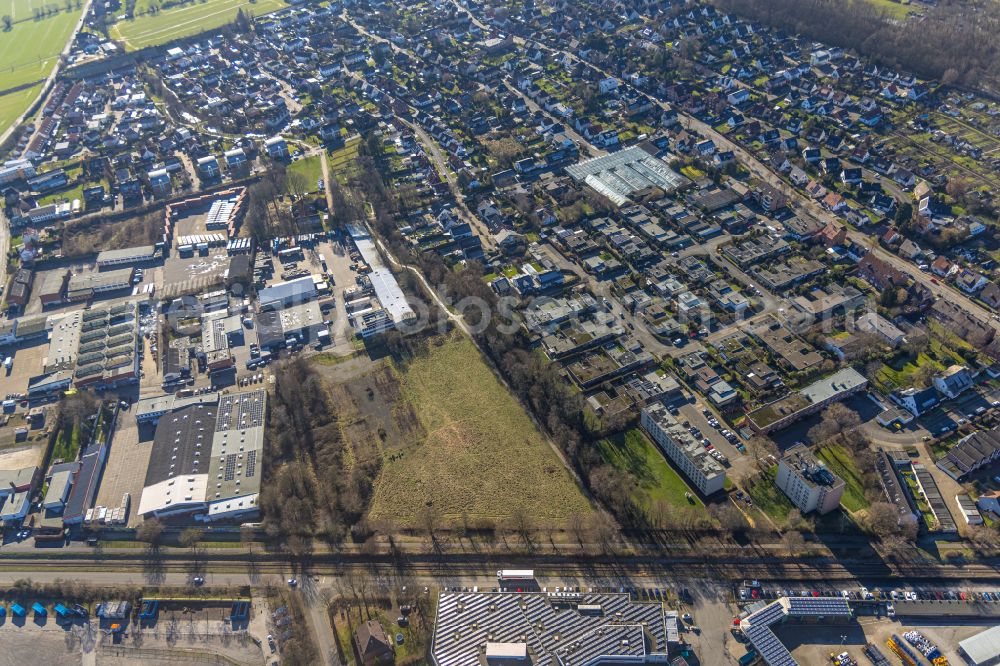 Aerial photograph Hamm - Commercial area and company settlement on the street Im Ried and residential area on Langewanneweg in Hamm in the Ruhr area in the state North Rhine-Westphalia, Germany