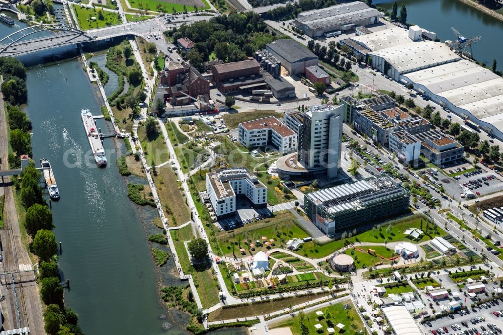 Heilbronn from the bird's eye view: Industrial estate and company settlement ZUKUNFTSPARK WOHLGELEGEN UND INNOVATIONSFARBIK HEILBRONN in Heilbronn in the state Baden-Wurttemberg, Germany