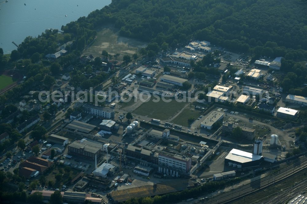 Aerial photograph Erkner - Industrial estate and company settlement Zum Wasserwerk in Erkner in the state of Brandenburg. The area with its companies is located in the North of Daemeritzsee lake and in the South of the railway tracks of Erkner train station