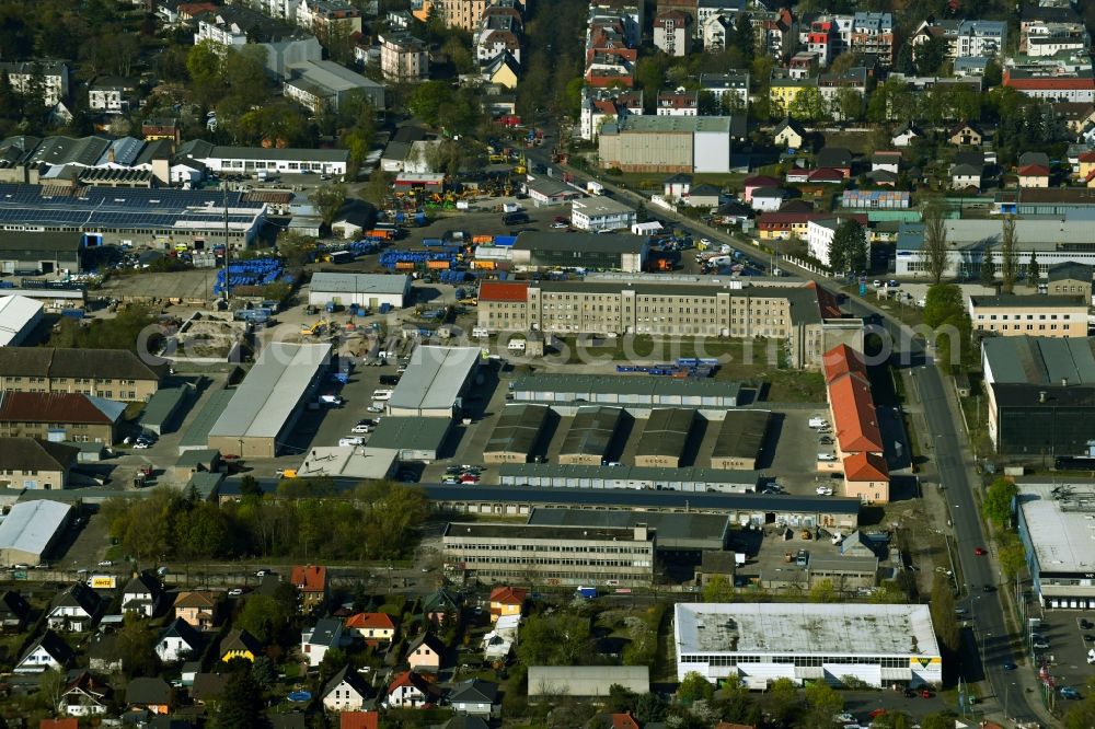 Aerial image Berlin - Gewerbegebiet und Firmenansiedlung im Bereich Grumbkowstrasse - Wackenbergstrasse im Ortsteil Nierschoenhausen Nierschoenhausen in Berlin, Deutschland