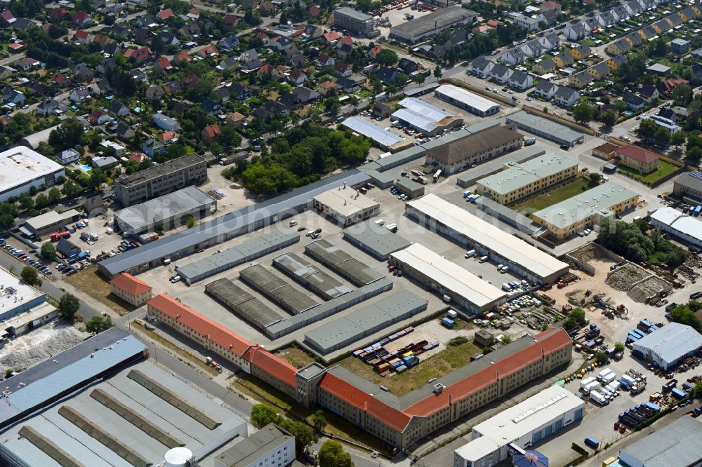 Aerial image Berlin - Gewerbegebiet und Firmenansiedlung im Bereich Grumbkowstrasse - Wackenbergstrasse im Ortsteil Nierschoenhausen Nierschoenhausen in Berlin, Deutschland